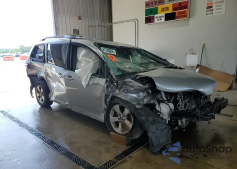 2020 Toyota Sienna Le из США, поврежденный, VIN 5TDKZ3DC7LS044700